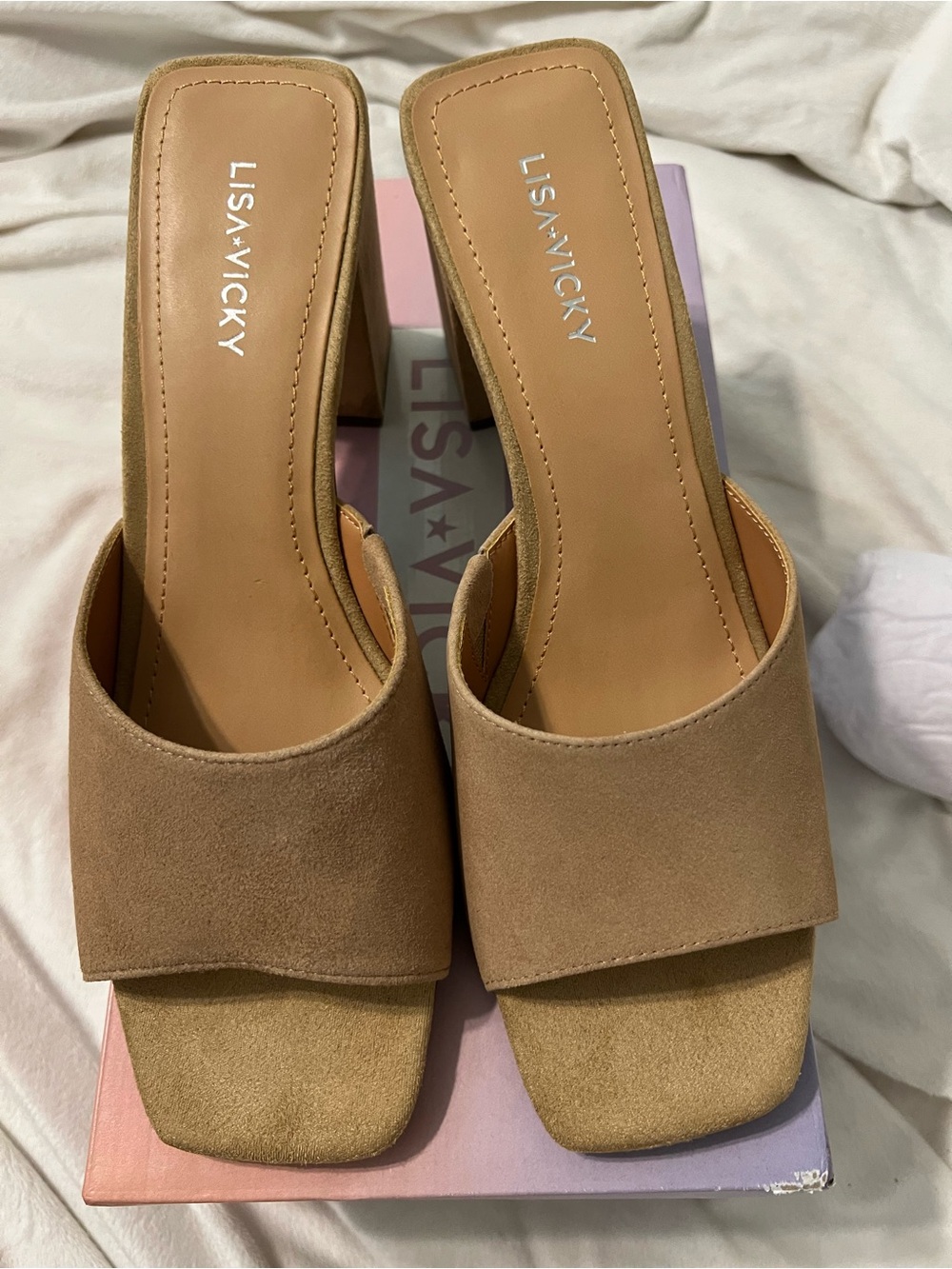 Lisa Vicky Vital - V Open Toe Slide Sandal Tan Suede Size 8M